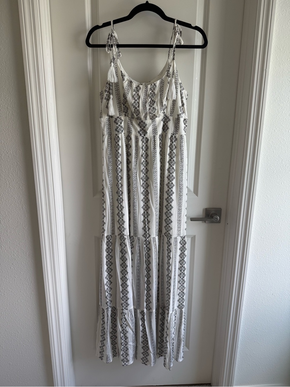 Like New Promesa x VICI Collection El Cerrito Tiered Tassel Tie Maxi Dress S